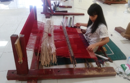 Songket Jantung Khas Palembang Dibanderol Rp75 Juta